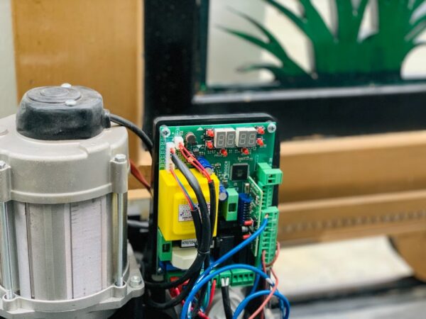 Cổng trượt lùa tự động KIT G30/1803 Roger – Italia